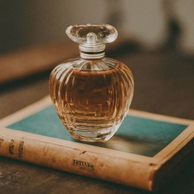 Parfüm ve Hatıralar: Kokuların Belleği